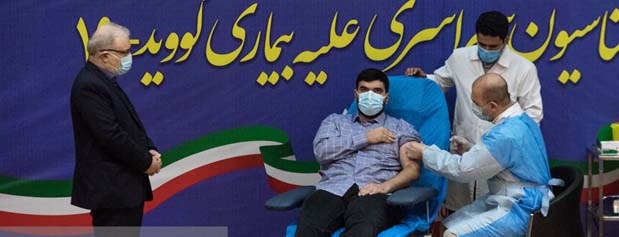 واکسیناسیون سراسری علیه کرونا در ایران آغاز شد/فرزند وزیر بهداشت، نخستین تزریق کننده