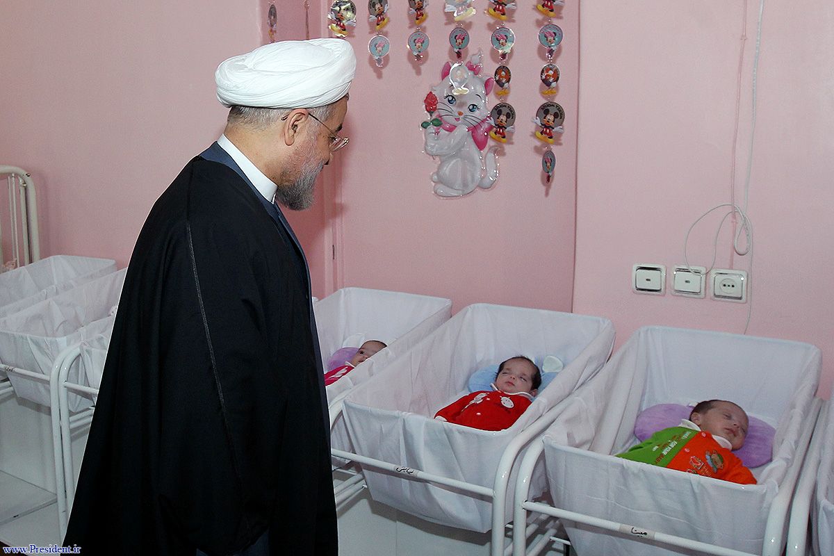 دیدار عیدانه رئیس‌جمهور با کودکان شیرخوارگاه شبیر 