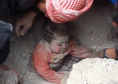 کودک سوری در زیرآوار