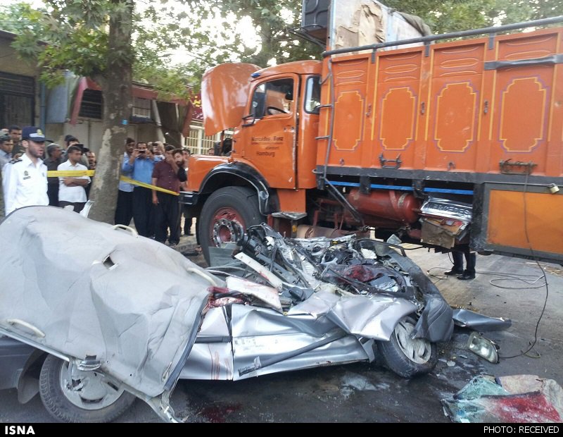 تصادف مرگبار کامیون از روی پراید در ایلام