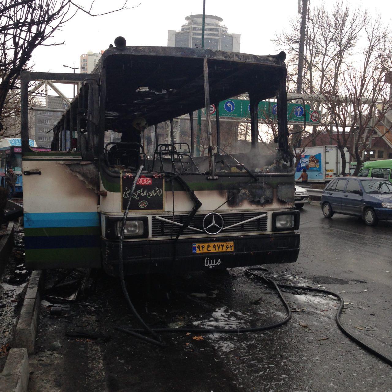 آتش گرفتن اتوبوس در خیابان ولیعصر