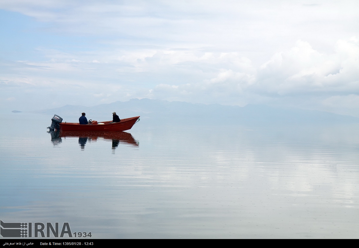 حرکت قایق ها در دریاچه ارومیه