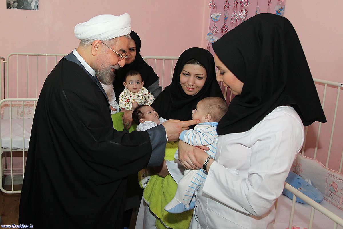 دیدار عیدانه رئیس‌جمهور با کودکان شیرخوارگاه شبیر 