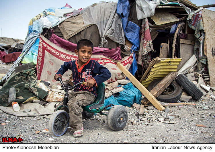 فقر در بیابان های قلعه حسن خان